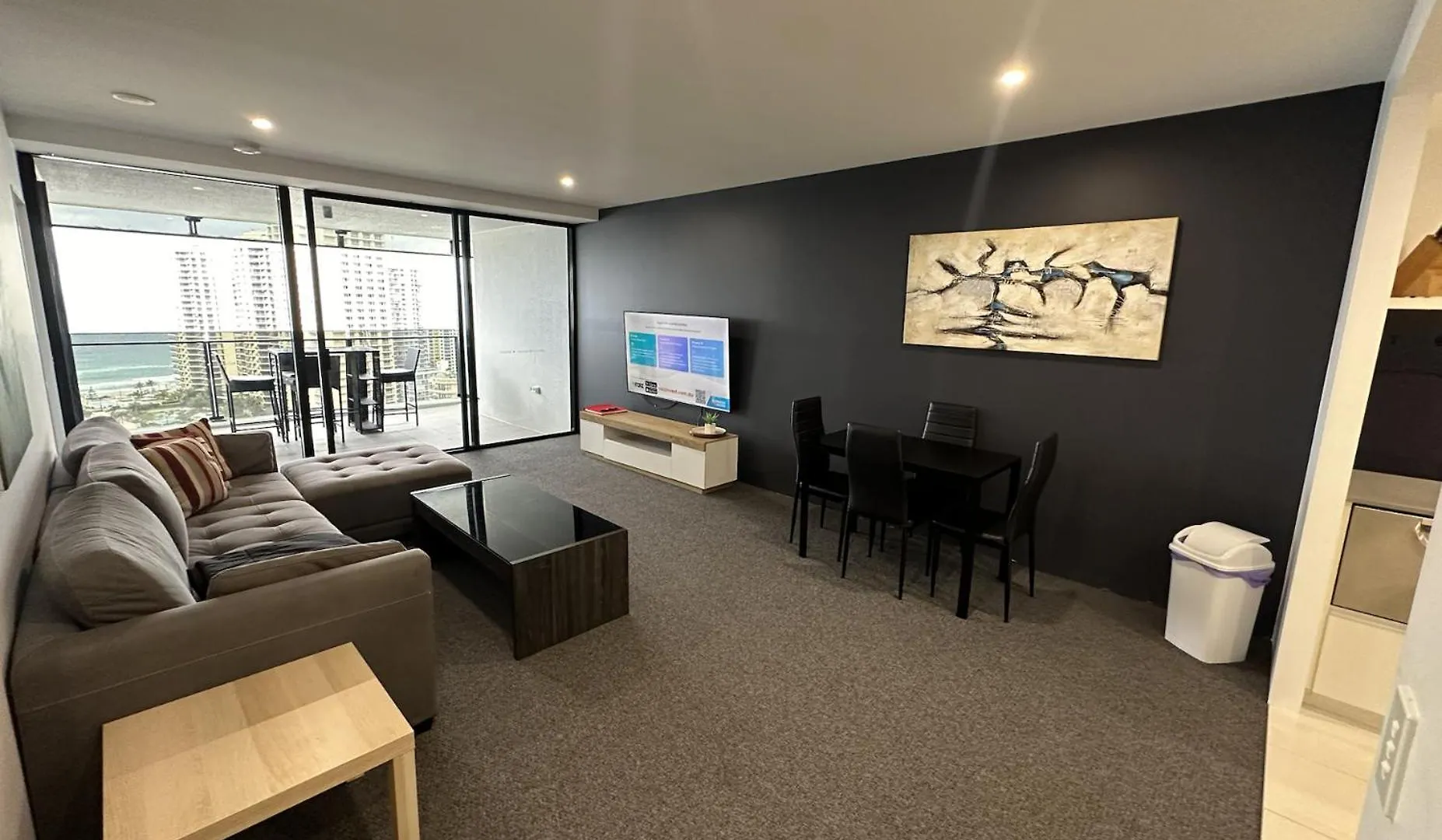 Beachview Surfers 2Bd Apartment Lux Gold Coast
