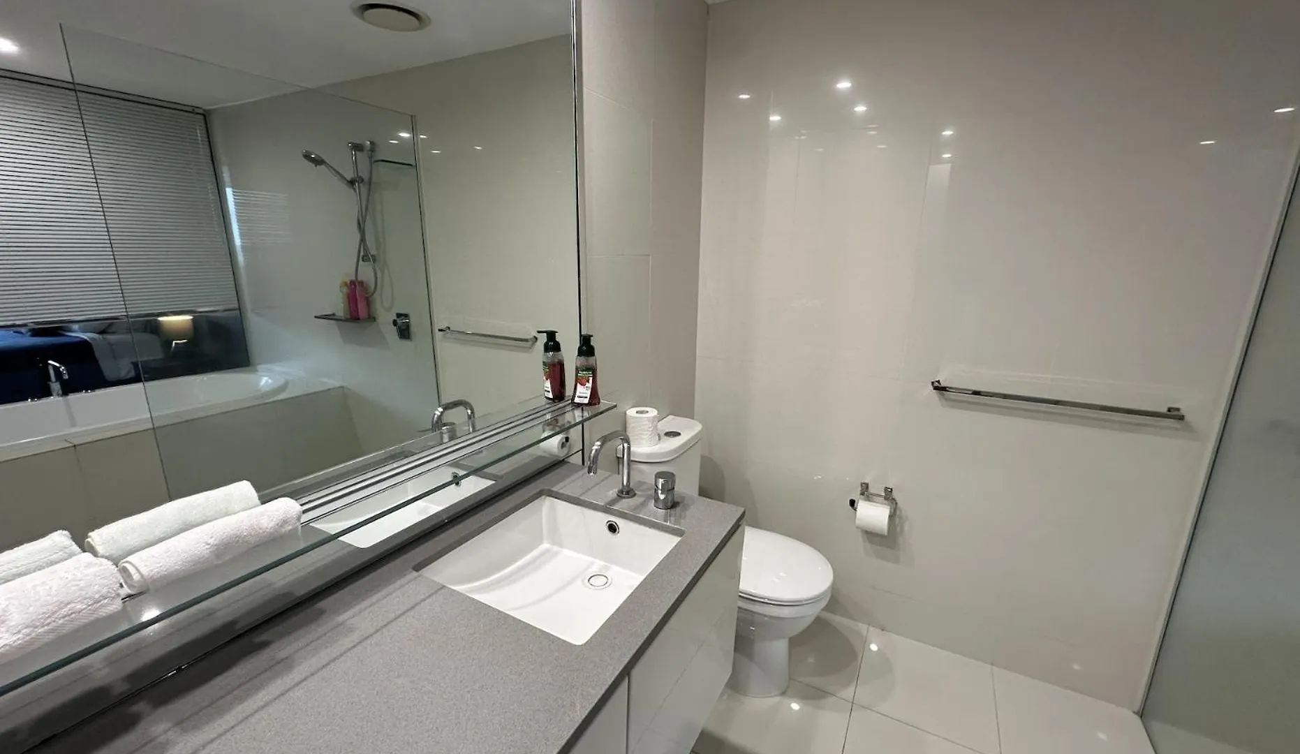 Beachview Surfers 2Bd Apartment Lux Gold Coast