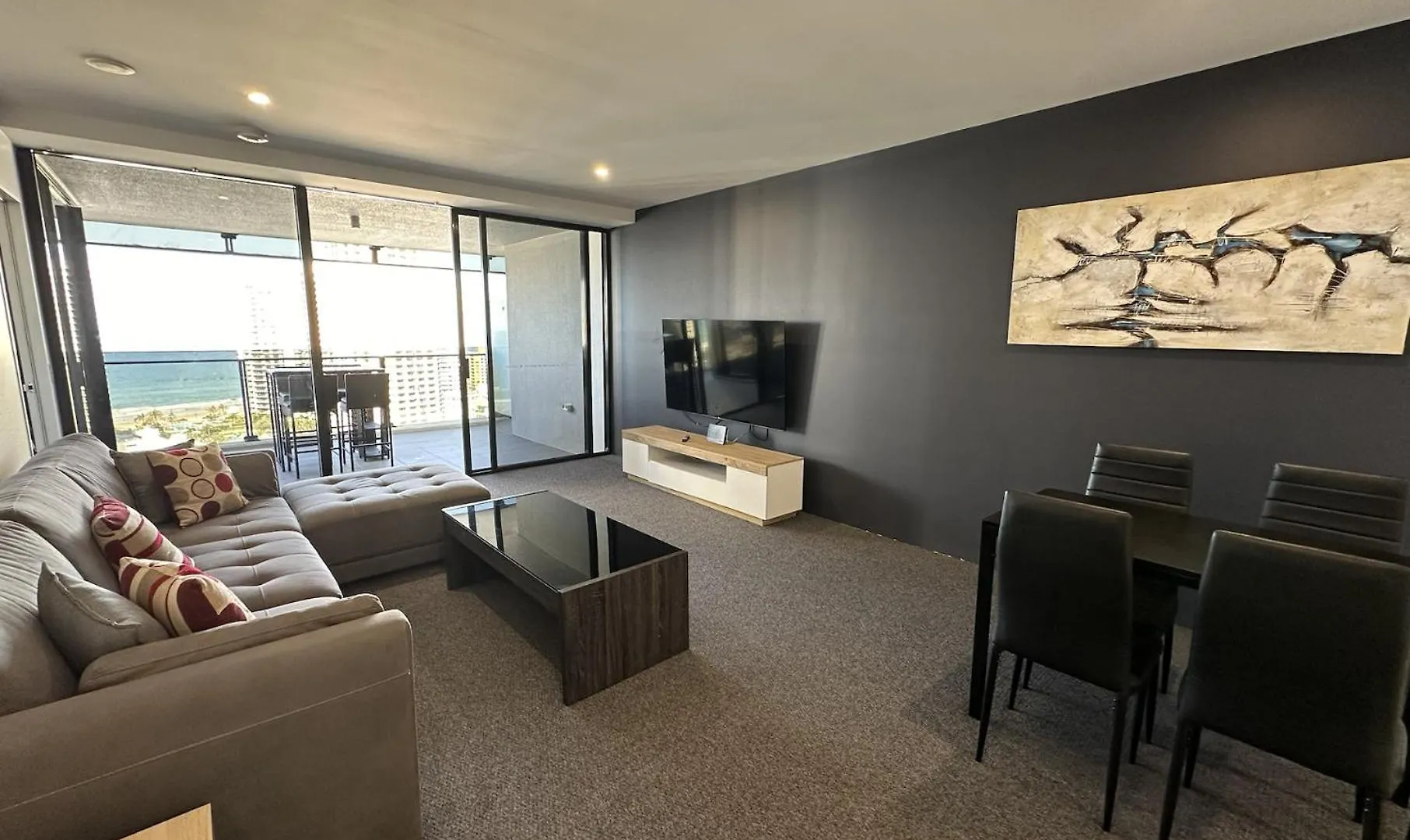Beachview Surfers 2Bd Apartment Lux Gold Coast
